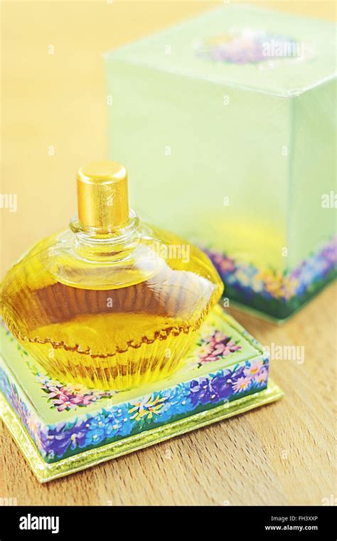 novaya zarya perfume factory